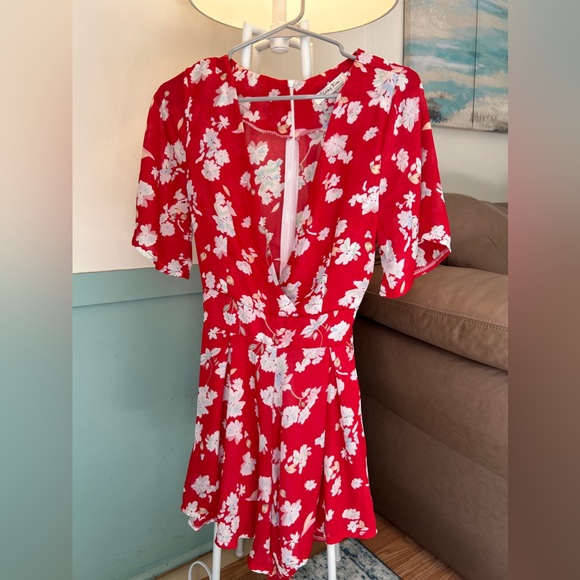 Cheng xin red with beige flowers it’s a shorts jumper not dress - Picture 8 of 8